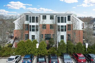 Castle Courtyard in Natick in Natick, MA - Foto de edificio - Building Photo