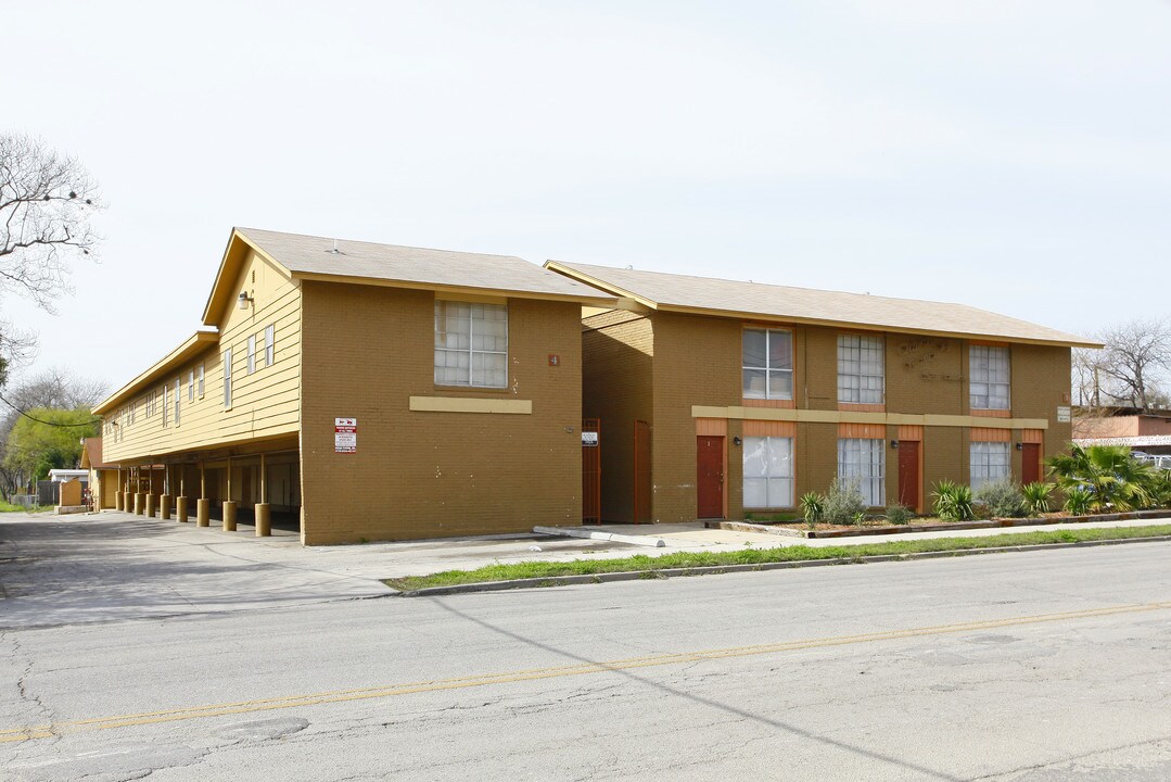 Santa Fe Apartments in San Antonio, TX - Foto de edificio