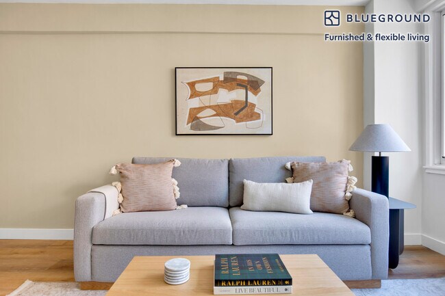 340 E 51st St in New York, NY - Building Photo - Building Photo