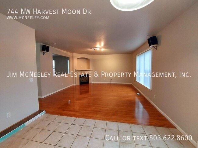 744 NW Harvest Moon Dr in Hillsboro, OR - Building Photo - Building Photo