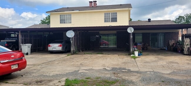 65 W Elmwood Dr in Monroe, LA - Foto de edificio - Building Photo