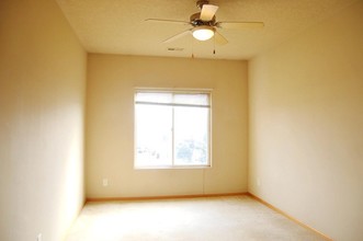 1815 SW White Birch Cir, Unit 12 in Ankeny, IA - Foto de edificio - Building Photo