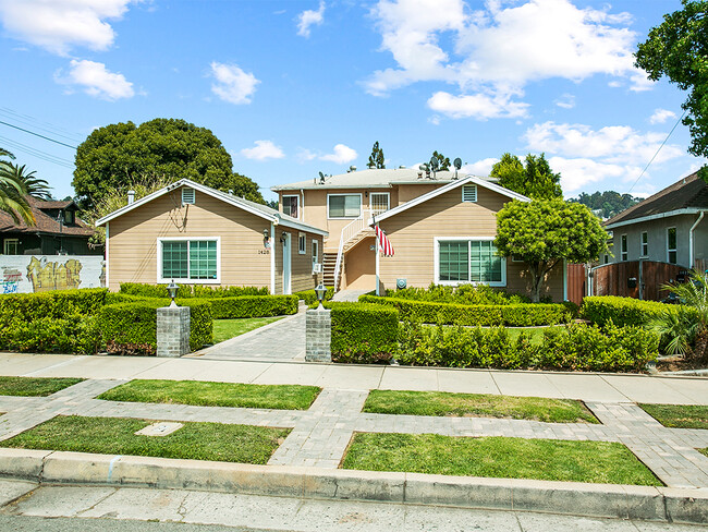 1424 N Hoover St in Los Angeles, CA - Building Photo - Building Photo