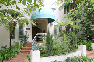 149 S Roxbury Dr in Beverly Hills, CA - Building Photo - Building Photo