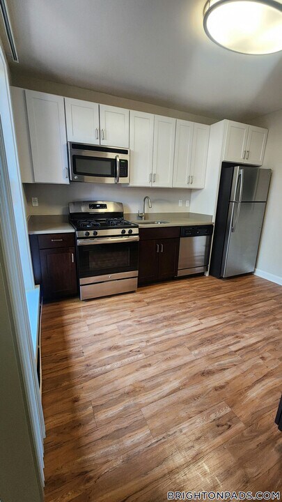 9 Bronsdon St in Boston, MA - Building Photo