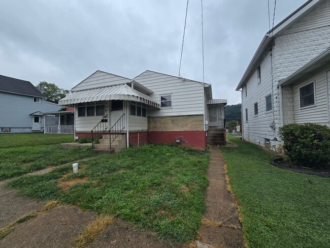 property at 1443 5th St