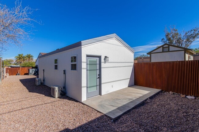 2238 E Grant Rd in Tucson, AZ - Building Photo - Building Photo