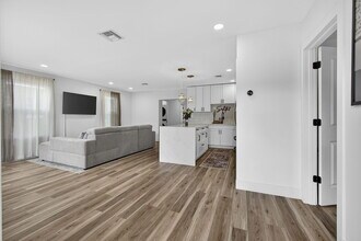 701 37th St in West Palm Beach, FL - Building Photo - Building Photo