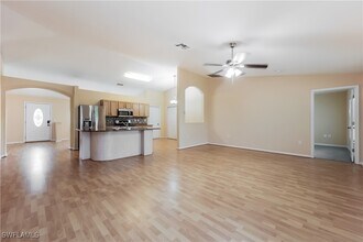 1120 Cariston Ave in Lehigh Acres, FL - Foto de edificio - Building Photo