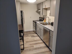 507 Sandheger Plz, Unit #7