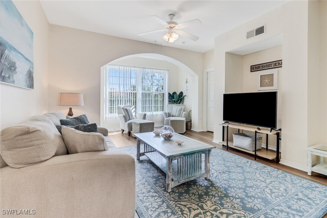 23600 Walden Center Dr in Bonita Springs, FL - Building Photo