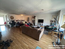 8-10 Glencoe St. Unit 3, Unit 3 in Boston, MA - Building Photo