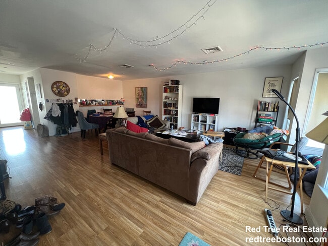 property at 8-10 Glencoe St