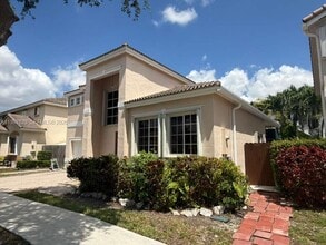 10873 NW 53rd Ln in Doral, FL - Building Photo - Building Photo