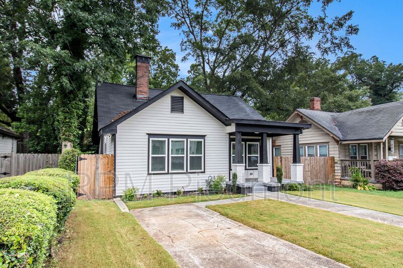 751 Cascade Pl SW in Atlanta, GA - Building Photo