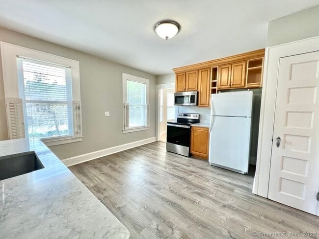 38 Harborside Dr in Milford, CT - Building Photo - Building Photo