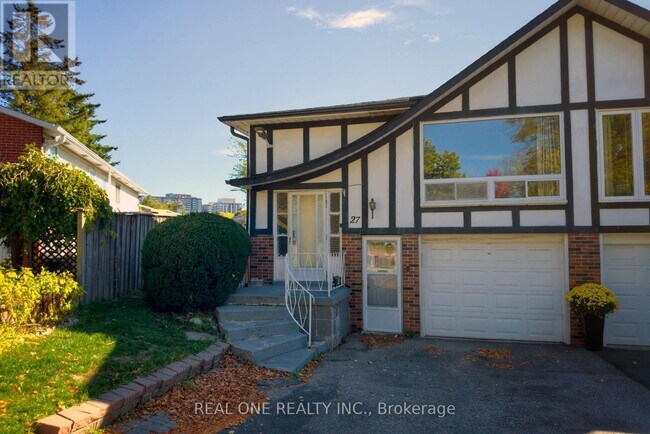 27 Tuscarora Dr in Toronto, ON - Building Photo - Building Photo