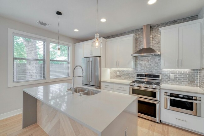property at 2204 Holly St