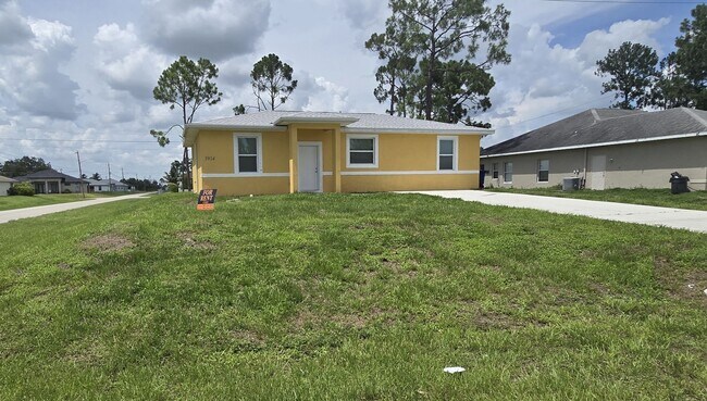 3914 29th St SW in Lehigh Acres, FL - Foto de edificio - Building Photo