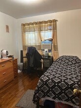 142-22 Pershing Crescent in Queens, NY - Building Photo - Building Photo