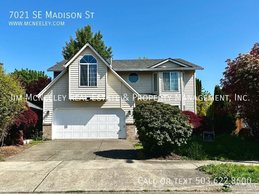 7021 SE Madison St in Hillsboro, OR - Building Photo