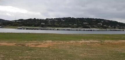 21416 Coyote Trl in Lago Vista, TX - Foto de edificio - Building Photo