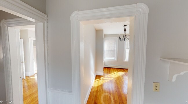 564 Green St, Unit 1 in Cambridge, MA - Foto de edificio - Building Photo