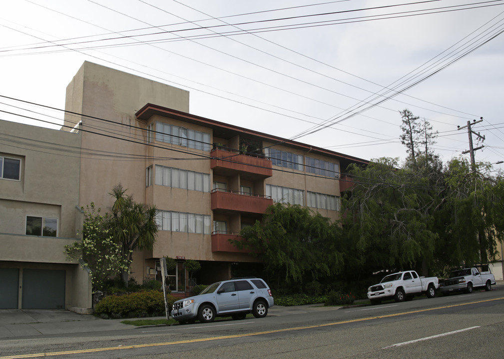 5410 Broadway in Oakland, CA - Foto de edificio