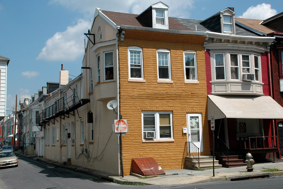 1027 Walnut St in Reading, PA - Building Photo