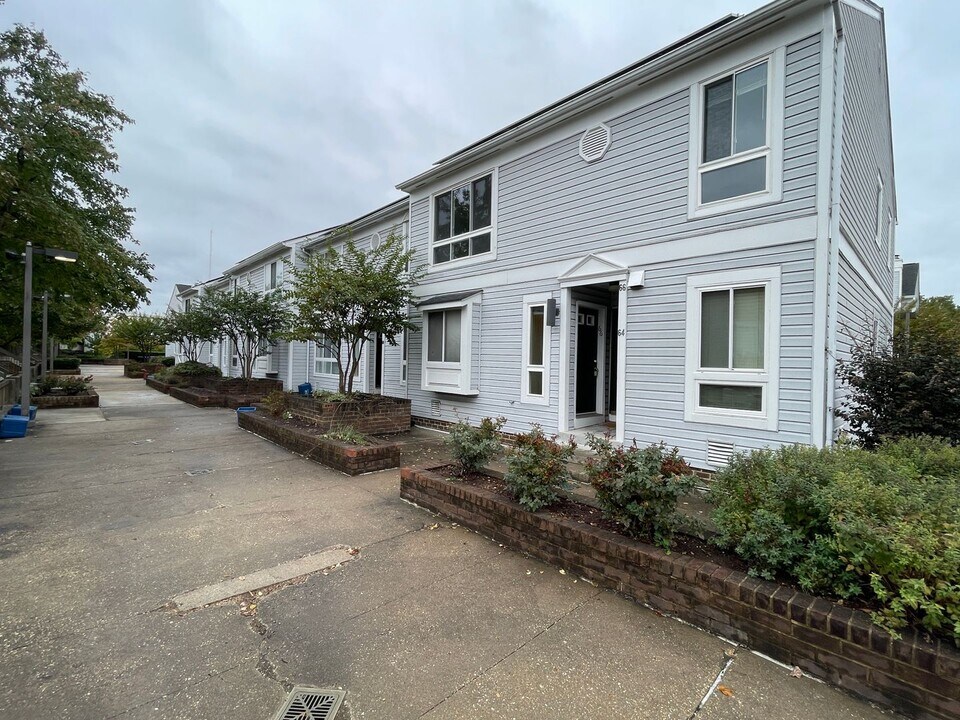 66 Hawthorne Ct NE in Washington, DC - Building Photo