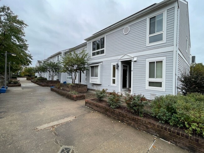 property at 66 Hawthorne Ct NE