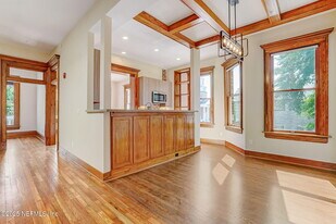 122 E Duval St in Jacksonville, FL - Building Photo