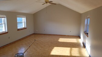 15 Center St, Unit 2 in Windsor Locks, CT - Building Photo