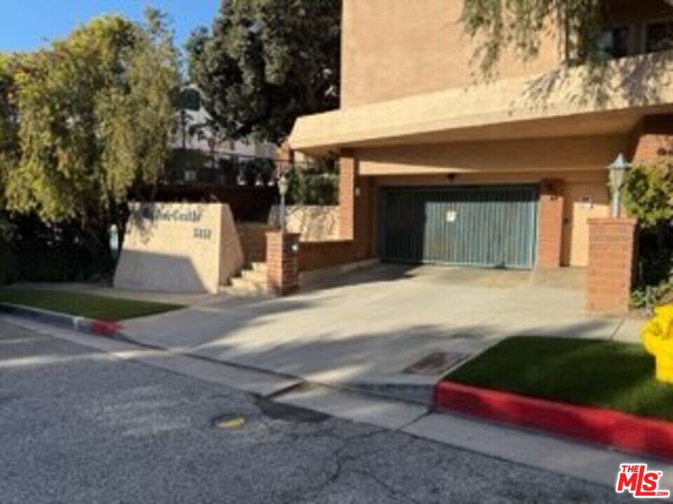 5651 Windsor Way in Culver City, CA - Building Photo