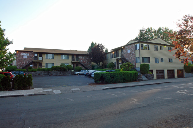 Pinecrest Terrace in Portland, OR - Foto de edificio - Building Photo