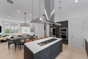 5854 E Post Oak Ln in Houston, TX - Building Photo