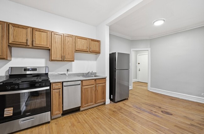 2336 W Addison St in Chicago, IL - Foto de edificio - Building Photo