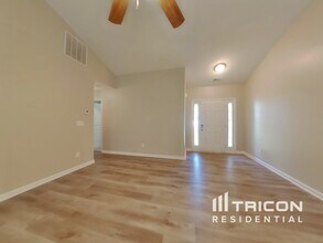 652 Amberwood Dr in Villa Rica, GA - Foto de edificio - Building Photo