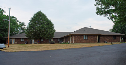 The Ridge at Crestview Apartments in Dayton, OH - Foto de edificio - Building Photo