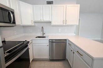 2660 NE 8th Ave in Wilton Manors, FL - Building Photo - Building Photo