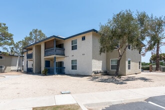 Cedar Ridge Apartments in Lancaster, CA - Building Photo - Building Photo