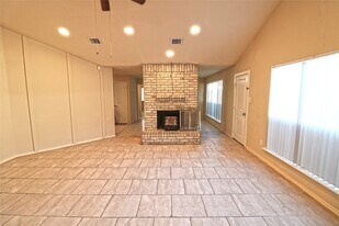 7603 Loro Linda Dr in Houston, TX - Building Photo