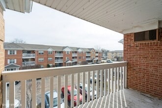 6560 W Belmont Ave, Unit 303 in Chicago, IL - Building Photo - Building Photo