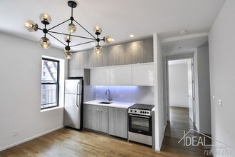 256 Seaman Ave in New York, NY - Building Photo - Building Photo