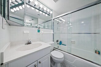 250 Bradley Pl in Palm Beach, FL - Building Photo - Building Photo