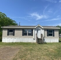 17967 FM850 in Arp, TX - Building Photo