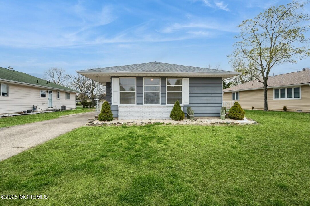 45 Guadeloupe Dr in Toms River, NJ - Foto de edificio