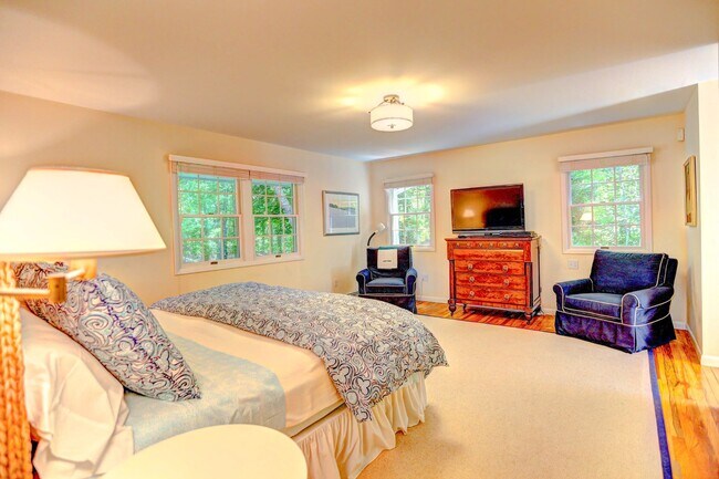 14 Mountain Laurel Ln in Southampton, NY - Building Photo - Building Photo