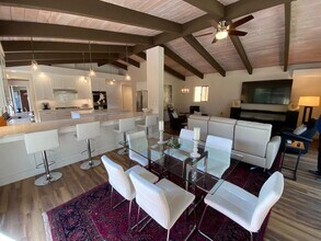 121 Degas Rd in Portola Valley, CA - Building Photo - Building Photo