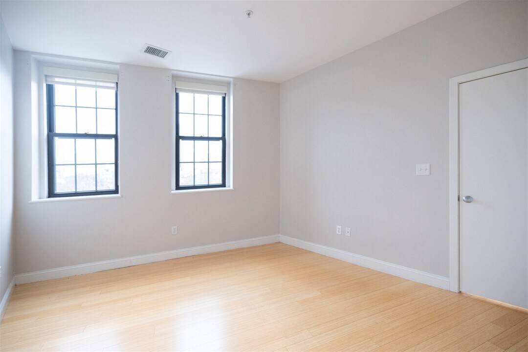 490 Harrison Ave in Boston, MA - Building Photo